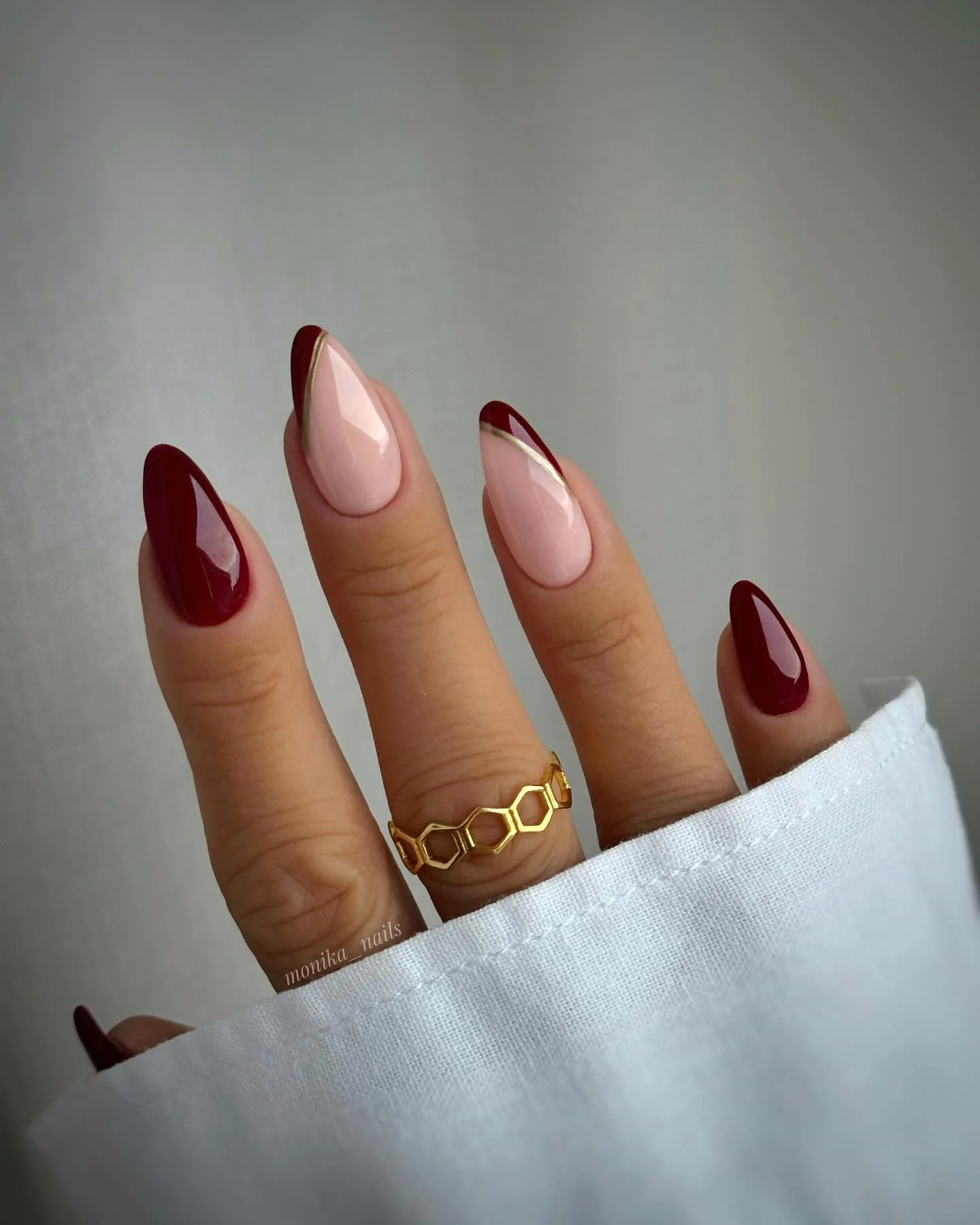 Burgundy nails have been a statement of elegance and sophistication for decades. Whether you’re heading to a wedding, a romantic dinner, or just want to elevate your everyday style, burgundy nails can instantly add a touch of class. In this article, we’ll explore why this rich shade is so popular, how to style it, and the best designs to try in 2025.