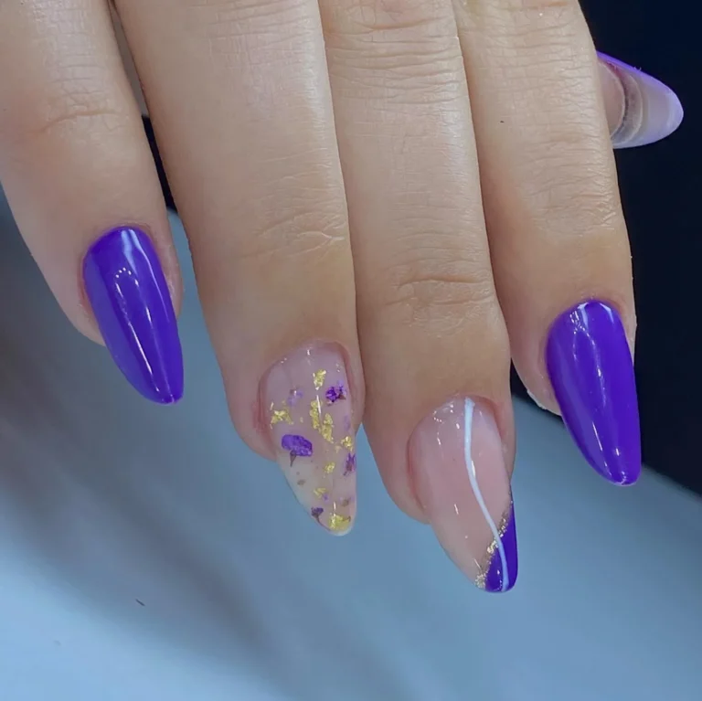 Almond-shaped nails are one of the most flattering nail shapes, perfect for adding elegance and length to your hands. If you’re looking for nail inspo almond styles, 2025 trends are all about chic minimalism, playful pastels, and glamorous accents. This shape works beautifully with both short and long nails, making it a versatile choice for any occasion.